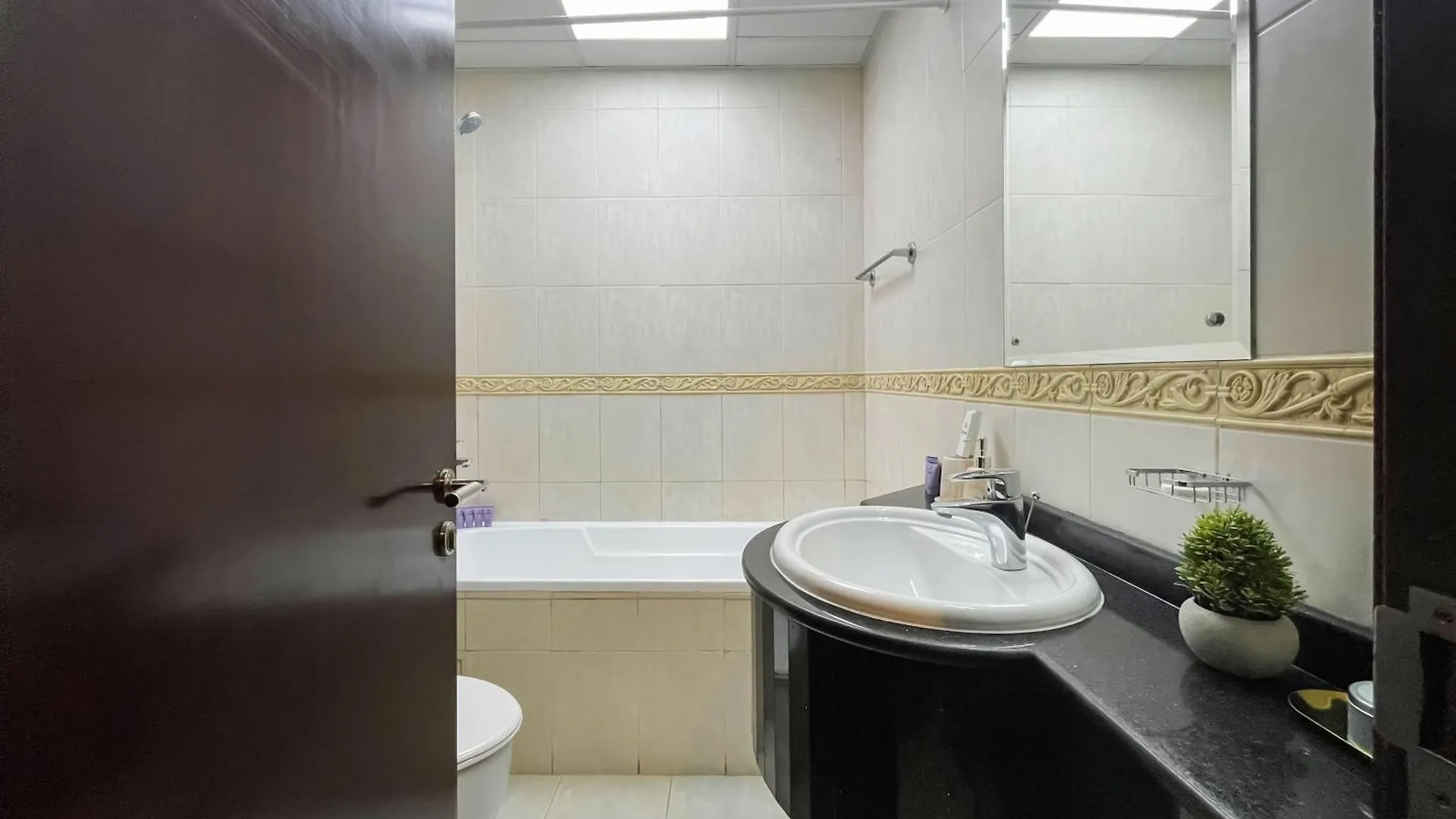 Livbnb-High Rise 1Br With Balcony Near Barasti Beach Dubai 0*,  United Arab Emirates