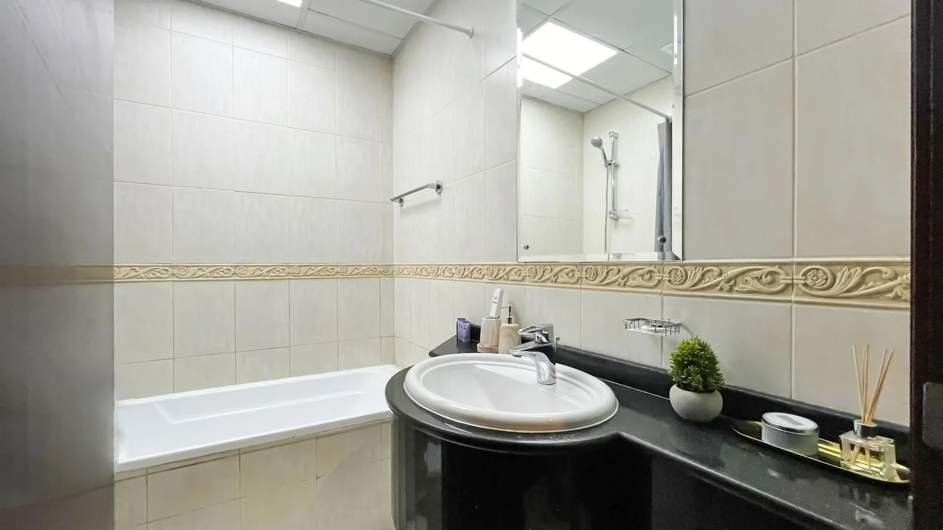 Apartment Livbnb-High Rise 1Br With Balcony Near Barasti Beach Dubai