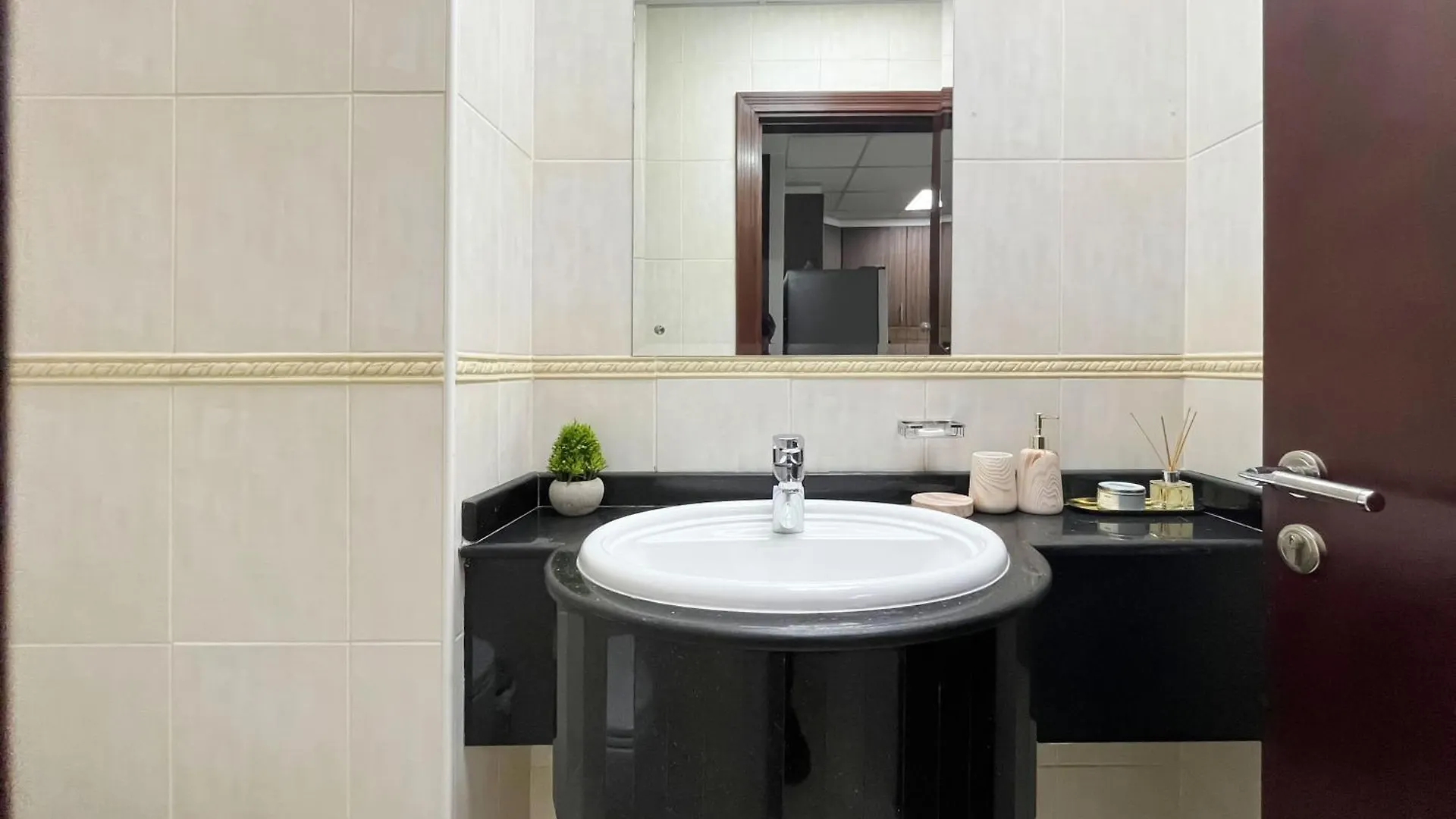 Apartment Livbnb-High Rise 1Br With Balcony Near Barasti Beach Dubai United Arab Emirates